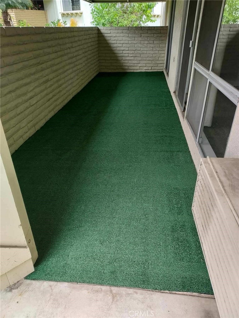 https://media.crmls.org/medias/b6334af9-195a-4e0b-96a4-137fec444927.jpg?preset=X-Large