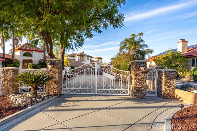 Detail Gallery Image 2 of 64 For 22250 Village Way, Canyon Lake,  CA 92587 - 5 Beds | 4/2 Baths