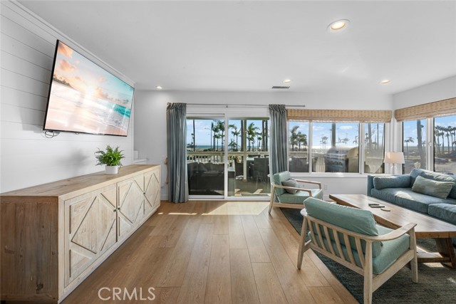Detail Gallery Image 32 of 56 For 700 E Oceanfront, Newport Beach,  CA 92661 - – Beds | – Baths