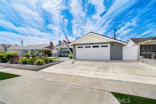 Detail Gallery Image 3 of 45 For 17551 Griffith, Huntington Beach,  CA 92649 - 4 Beds | 3 Baths