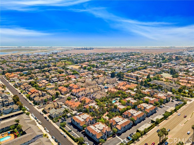4752 Tiara Drive, Huntington Beach CA: https://media.crmls.org/medias/b636fc4c-dd8a-4083-a350-14f7c059f7a5.jpg