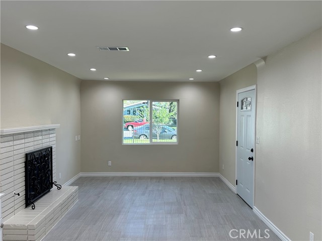 Detail Gallery Image 4 of 15 For 209 E 11th St, San Bernardino,  CA 92410 - 4 Beds | 2 Baths