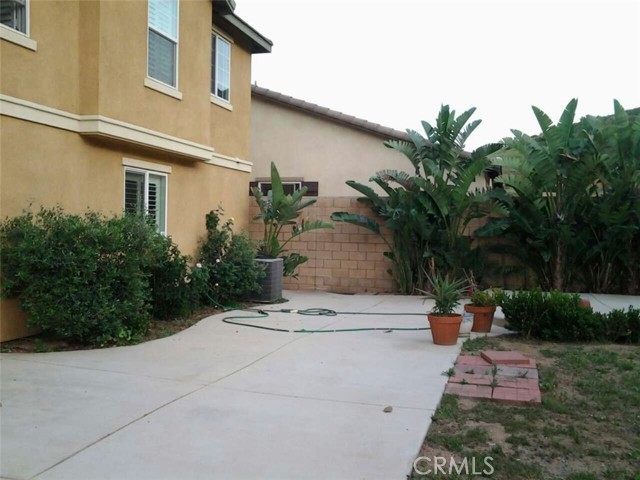 12022 Loyola Court, Fontana CA: https://media.crmls.org/medias/b637f21e-7f3b-4b2d-bb08-9fffca02c1fd.jpg