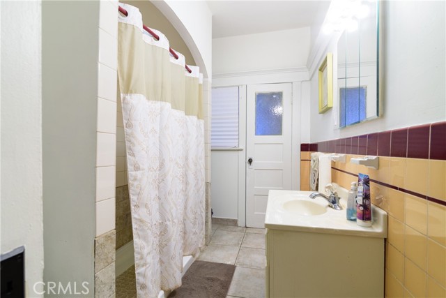 Detail Gallery Image 10 of 15 For 1593 W 47th St, Los Angeles,  CA 90062 - 3 Beds | 1/1 Baths