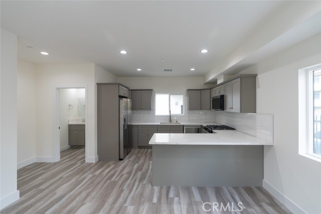 Detail Gallery Image 21 of 42 For 443 N Harvard Bld, Los Angeles,  CA 90004 - 3 Beds | 3 Baths