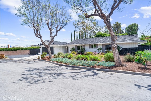 Detail Gallery Image 2 of 39 For 200 Friar Pl, Fullerton,  CA 92835 - 4 Beds | 3 Baths