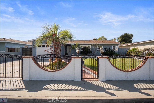 Detail Gallery Image 4 of 61 For 10281 Bouvais, Anaheim,  CA 92804 - 5 Beds | 2 Baths