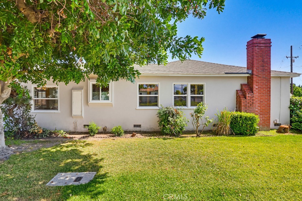 https://media.crmls.org/medias/b63a2978-59a6-4b4a-91b9-9ac3a959964f.jpg?preset=X-Large