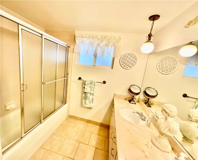 10195 Shangri La Avenue, Hesperia CA: https://media.crmls.org/medias/b63a48f8-222a-4608-b88d-81eadb81e499.jpg