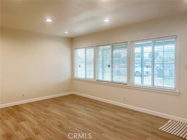 Detail Gallery Image 7 of 24 For 2133 W Civic Center Dr, Santa Ana,  CA 92703 - 3 Beds | 1 Baths