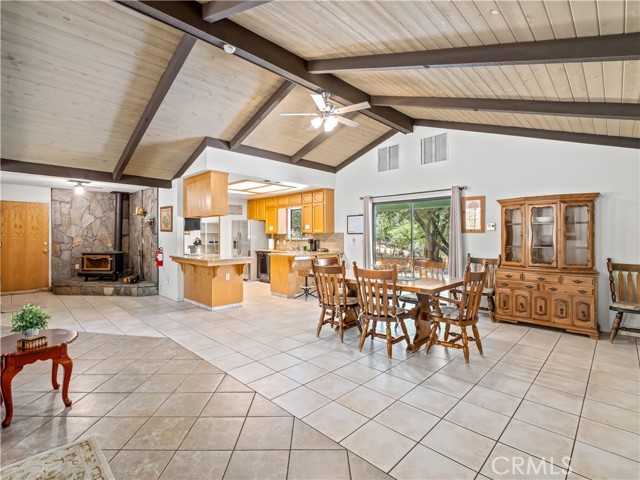 Detail Gallery Image 12 of 65 For 52092 Road 423, Oakhurst,  CA 93644 - 5 Beds | 3 Baths