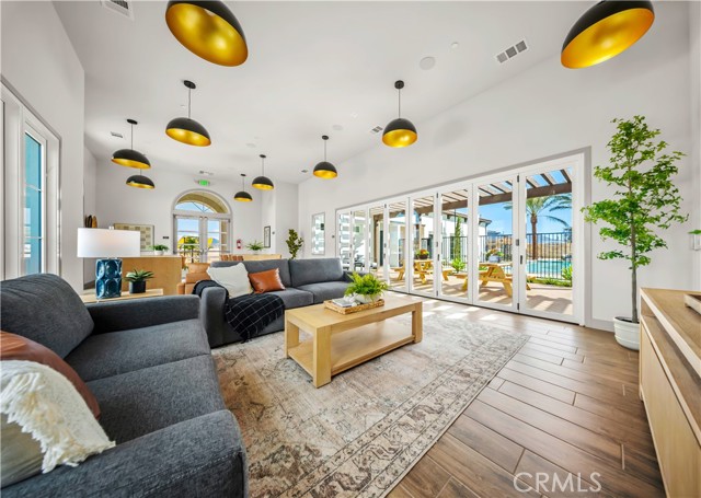 Detail Gallery Image 22 of 26 For 559 via Vallarta, Camarillo,  CA 93012 - 3 Beds | 2/2 Baths