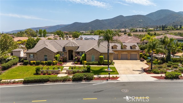 1180 Cleveland Way, Corona CA: https://media.crmls.org/medias/b63c8963-929b-408d-9ab5-b673b006ce5b.jpg
