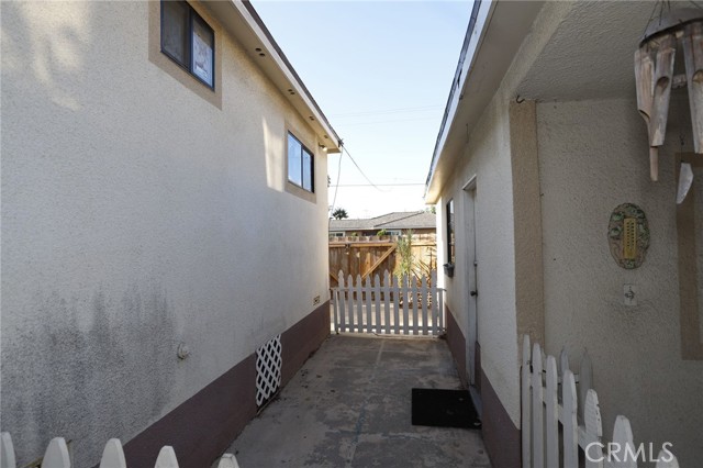 13006 Jefferson Avenue, Hawthorne CA: https://media.crmls.org/medias/b63ced80-f131-482c-9305-243753e33d38.jpg
