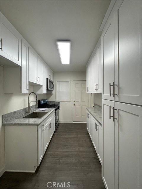 Detail Gallery Image 6 of 8 For 1349 Altadena Dr #B,  Pasadena,  CA 91107 - 1 Beds | 1 Baths