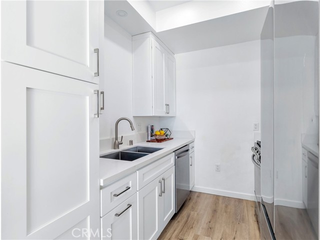 Detail Gallery Image 18 of 45 For 7320 Balboa Bld, Lake Balboa,  CA 91406 - 2 Beds | 2 Baths