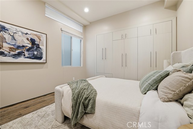 Detail Gallery Image 16 of 67 For 1745 Spreckels Ln, Redondo Beach,  CA 90278 - 3 Beds | 4/1 Baths