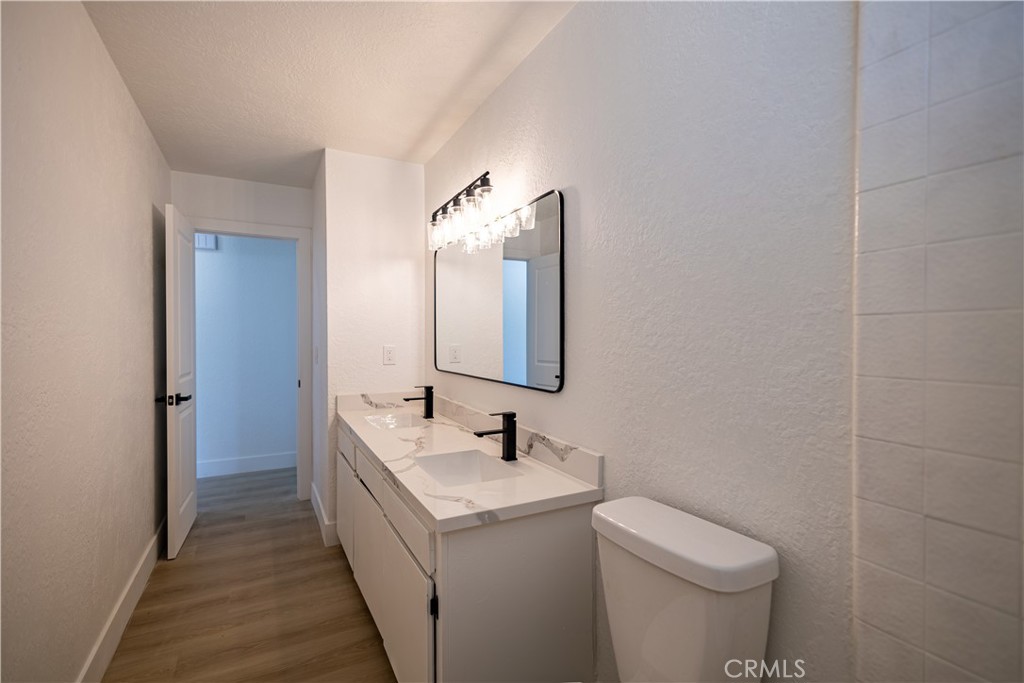 https://media.crmls.org/medias/b63f08da-f5dd-4b4e-b8bc-00b4c0e9d61f.jpg?preset=X-Large