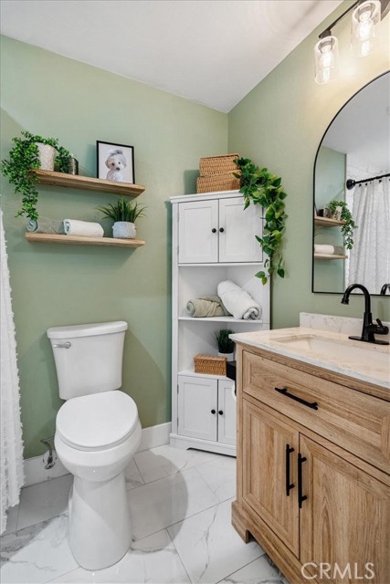 1196 Landsburn Circle, Westlake Village CA: https://media.crmls.org/medias/b63f41d1-237e-4ad1-8f37-16c8e5d20a5a.jpg