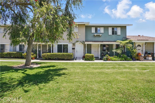 Detail Gallery Image 1 of 16 For 19847 Kingswood Ln, Huntington Beach,  CA 92646 - 2 Beds | 1/1 Baths