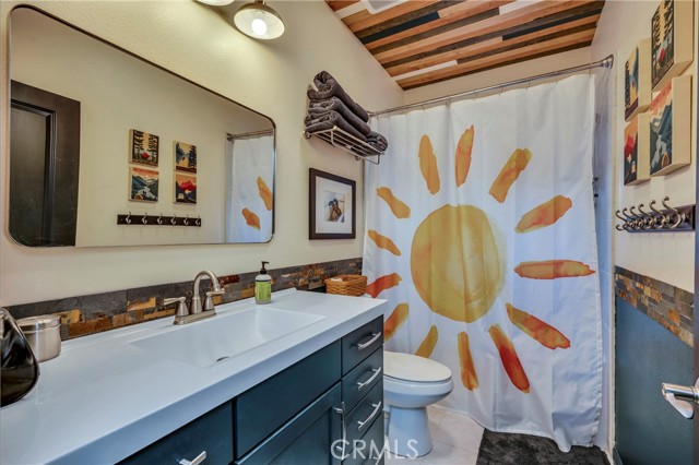 Detail Gallery Image 16 of 27 For 18700 Oak Grove Rd, Hidden Valley Lake,  CA 95467 - 3 Beds | 2/1 Baths