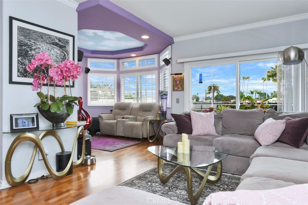 4455 Hazeltine #208