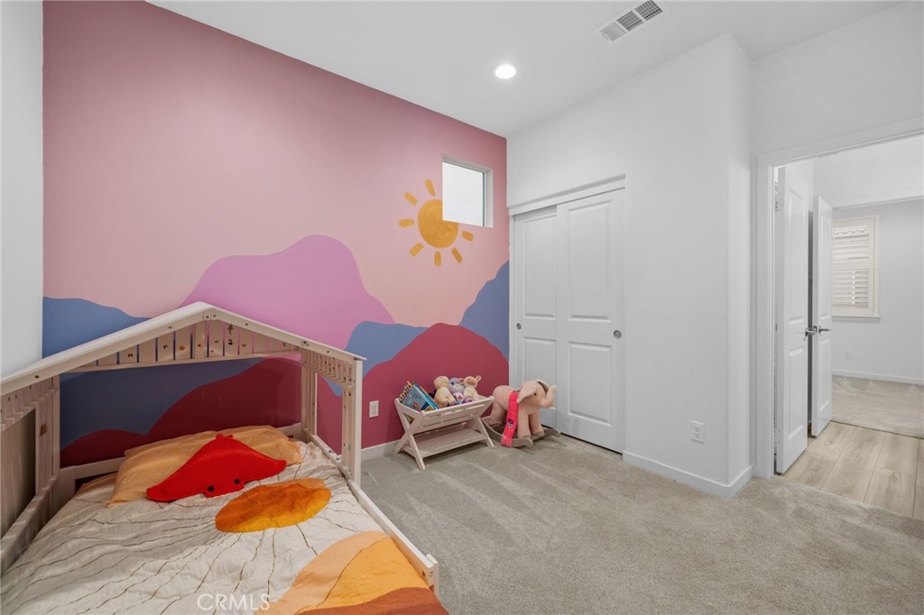 https://media.crmls.org/medias/b64154ed-b308-4df9-a44d-31d46b69678a.jpg?preset=X-Large