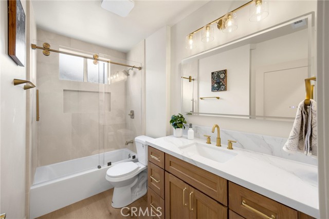 Detail Gallery Image 32 of 65 For 631 N Kenwood St, Burbank,  CA 91505 - 5 Beds | 3 Baths