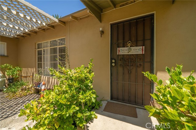 903 N Eleanor Street, Pomona CA: https://media.crmls.org/medias/b6423305-39ef-48eb-bcbd-e7f2b73c5dc1.jpg