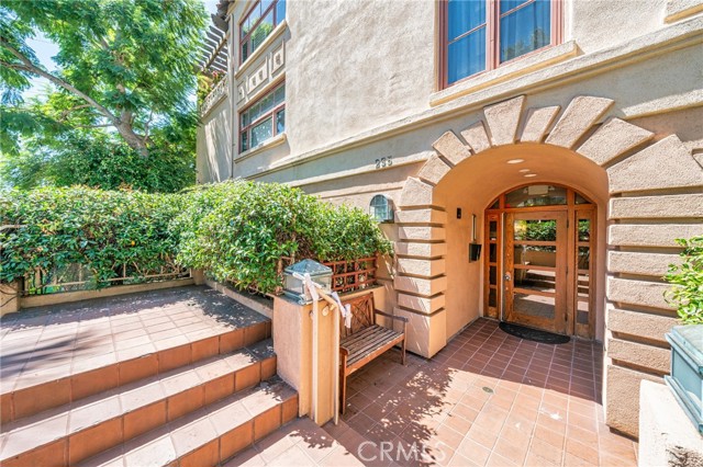 Detail Gallery Image 40 of 46 For 235 S Gale #102,  Beverly Hills,  CA 90211 - 2 Beds | 2 Baths