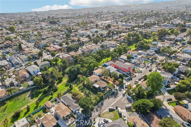 811 W Oliver Street, San Pedro CA: https://media.crmls.org/medias/b6426e48-c13b-4c86-b91a-e4af9d8cbd4f.jpg