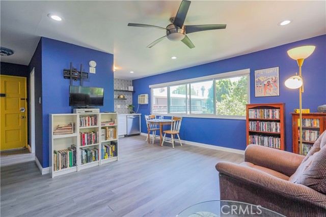 Detail Gallery Image 3 of 37 For 163 N Center St, Redlands,  CA 92373 - 1 Beds | 1 Baths