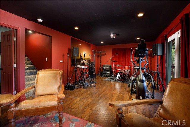 Detail Gallery Image 36 of 46 For 453 Davos, Crestline,  CA 92325 - 5 Beds | 2/1 Baths