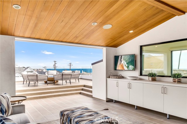 Detail Gallery Image 48 of 61 For 221 Heliotrope Ave, Corona Del Mar,  CA 92625 - 4 Beds | 5/1 Baths