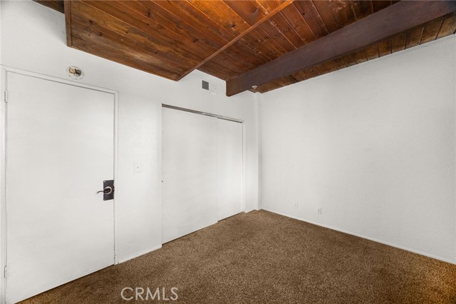24333 Horst Drive, Crestline CA: https://media.crmls.org/medias/b6465136-d53f-41a1-ba92-79c66ee92c34.jpg