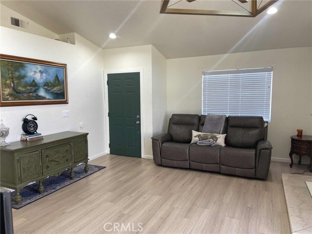 Detail Gallery Image 11 of 29 For 3256 Shale Rd, Palmdale,  CA 93550 - 4 Beds | 2 Baths