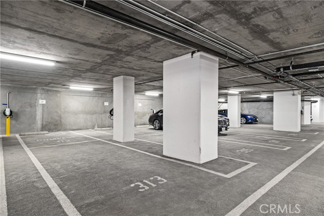 10776 Wilshire Boulevard, Los Angeles CA: https://media.crmls.org/medias/b646971f-4fa0-42a4-a6be-35f80104cb21.jpg