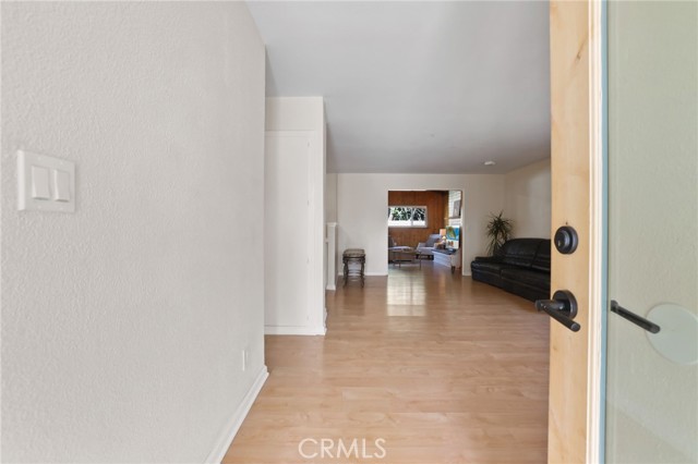 20071 Moontide Circle, Huntington Beach CA: https://media.crmls.org/medias/b64714ec-caeb-4312-93b6-5f9d3d6161e6.jpg