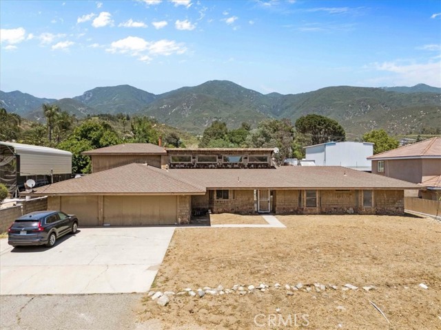 18510 Santa Fe Avenue, San Bernardino CA: https://media.crmls.org/medias/b6473f60-d8f2-4069-9c1f-6c4b4437e6a4.jpg