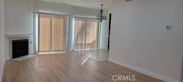 Detail Gallery Image 9 of 29 For 5135 Zelzah #101,  Encino,  CA 91316 - 2 Beds | 2 Baths