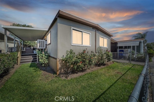 Detail Gallery Image 1 of 27 For 250 N Linden Avenue #327,  Rialto,  CA 92376 - 4 Beds | 2 Baths