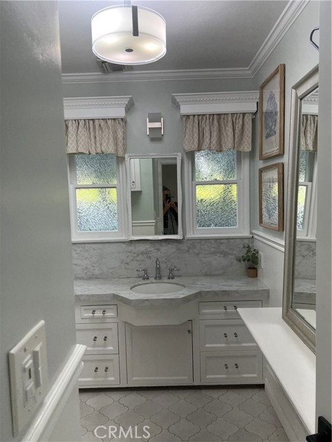 5124 Vesper Avenue, Sherman Oaks CA: https://media.crmls.org/medias/b64a5a12-a828-4d9b-9311-88b8c4049df4.jpg