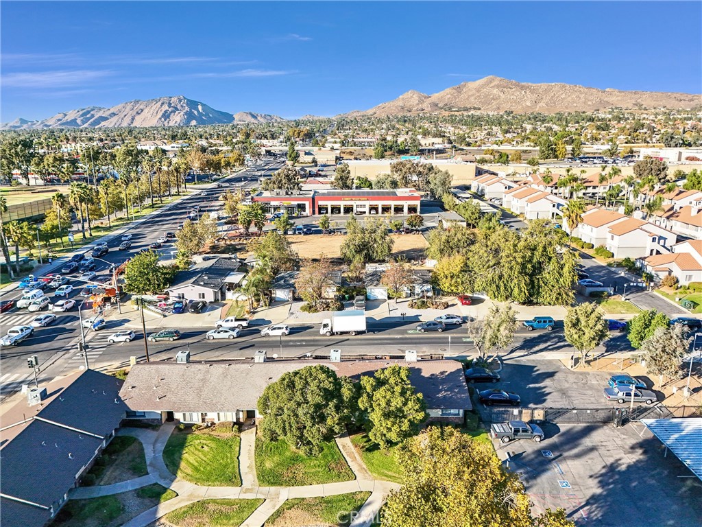 https://media.crmls.org/medias/b64a8b8a-31b4-4fd6-8001-cca5f155158d.jpg?preset=X-Large