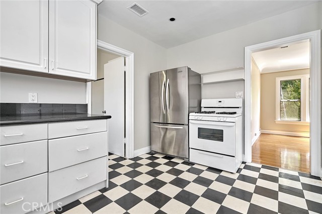 Detail Gallery Image 19 of 38 For 6671 De Longpre Ave, Los Angeles,  CA 90028 - 2 Beds | 2 Baths