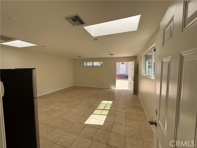 21327 De La Osa, Woodland Hills CA: https://media.crmls.org/medias/b64abd8b-9fb2-43a4-b553-f934050c99c2.jpg