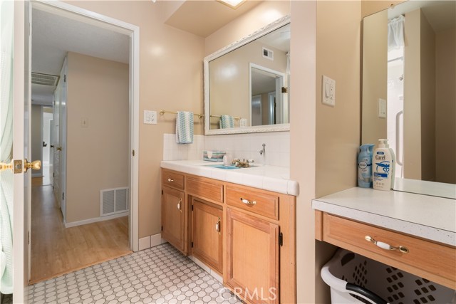 3419 Crest Drive, Bakersfield CA: https://media.crmls.org/medias/b64b0f23-2b15-4473-a2e3-cbbc514db833.jpg
