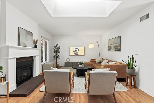 1870 N Arroyo Boulevard, Pasadena CA: https://media.crmls.org/medias/b64b48ea-fc83-413c-a324-d96b26b14b4f.jpg