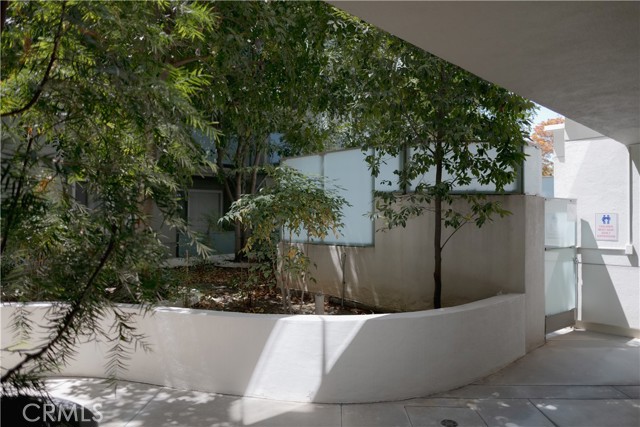 160 S Hudson Avenue, Pasadena CA: https://media.crmls.org/medias/b64c4bc7-7861-434d-b897-f72bb63d0671.jpg