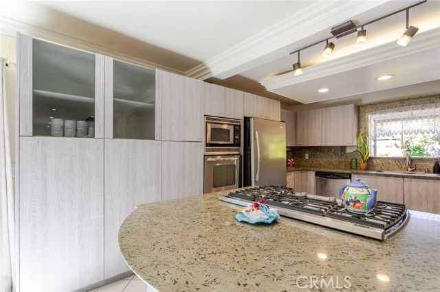 Detail Gallery Image 20 of 34 For 19026 Keswick, Reseda,  CA 91335 - 2 Beds | 2 Baths