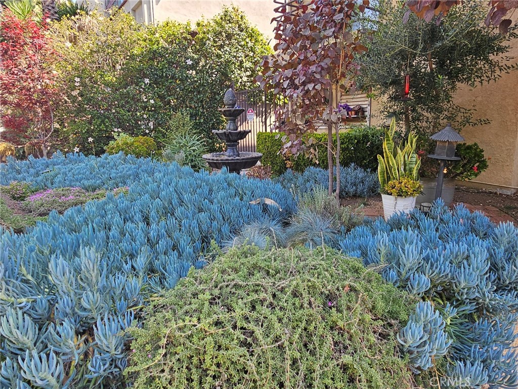 https://media.crmls.org/medias/b64c8194-f26a-428f-a4f8-41a93e57c2f9.jpg?preset=X-Large